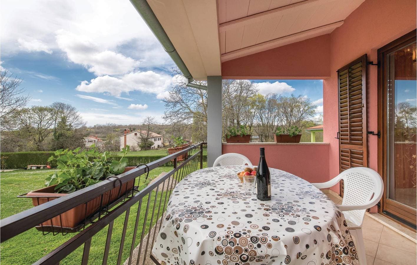 Foto 6 von 22: Gemütliche Ferienwohnung mit WLAN, Klimaanlage, Terrasse und Parkplatz