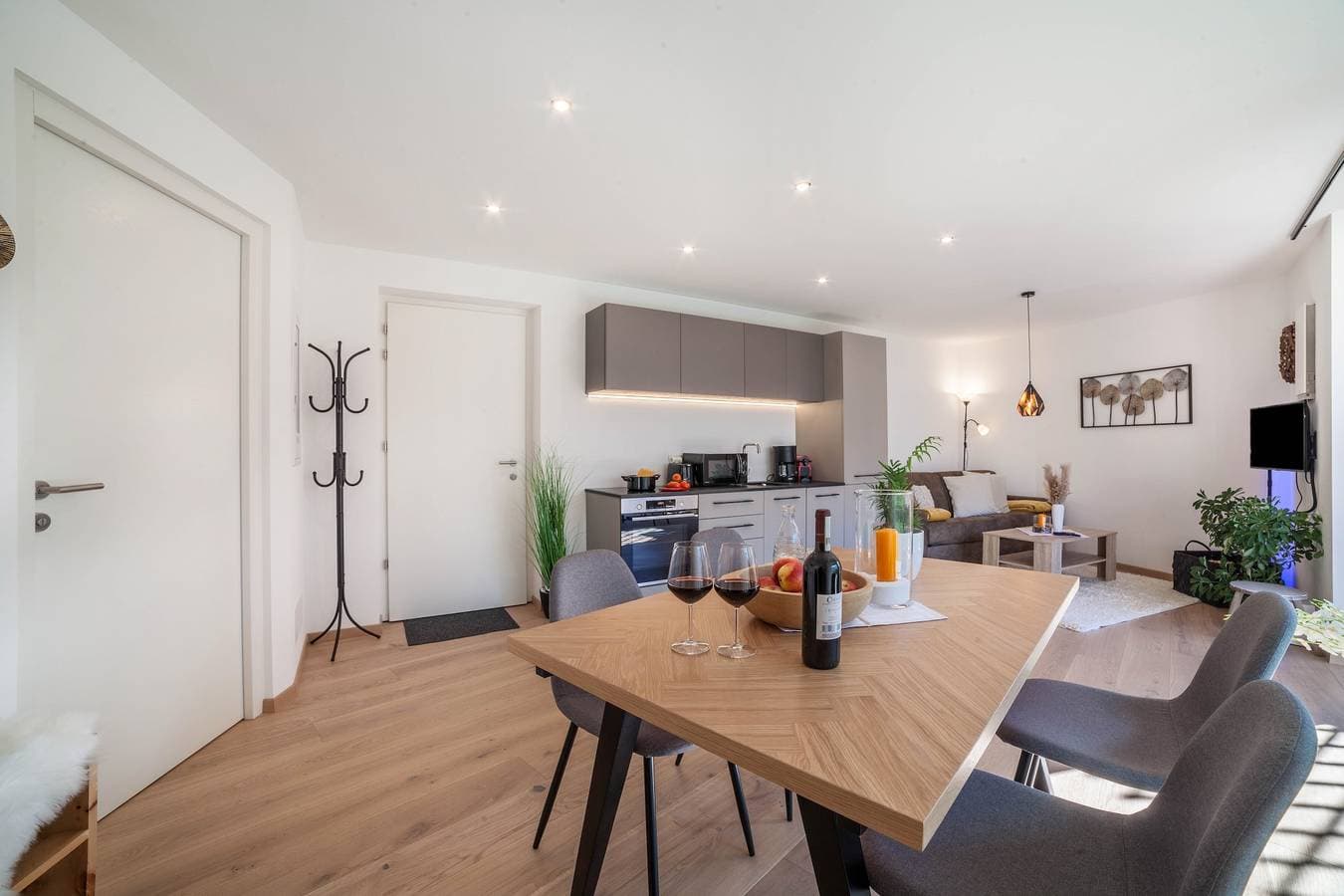 Foto 6 von 34: Adler Living Gartenwohnung mit Bergblick, privatem Garten und WLAN