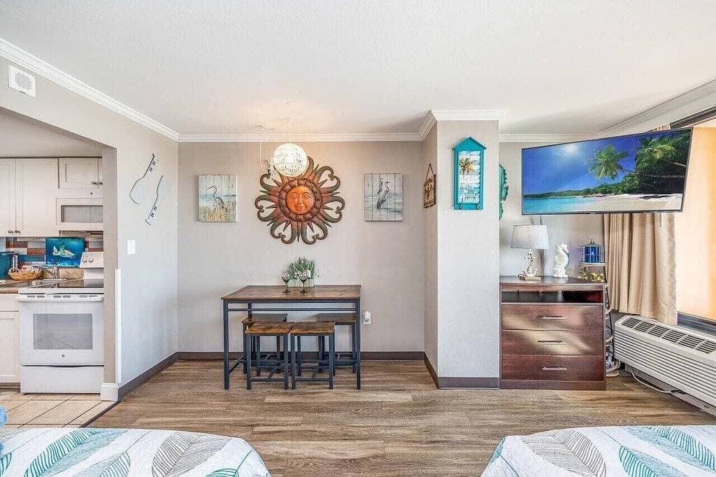 Foto 11 von 47: No Cleaning Fee! Studio, Oceanfront View, King Bed, Wow ratings!