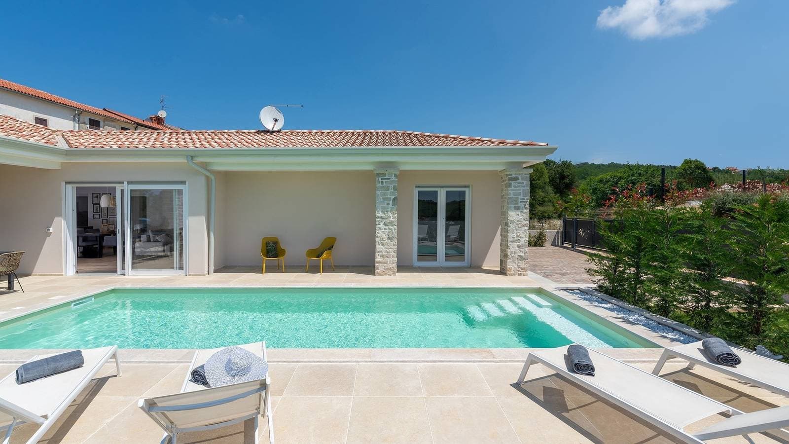 Foto 4 von 31: Charmante Villa Audrey mit Außenpool