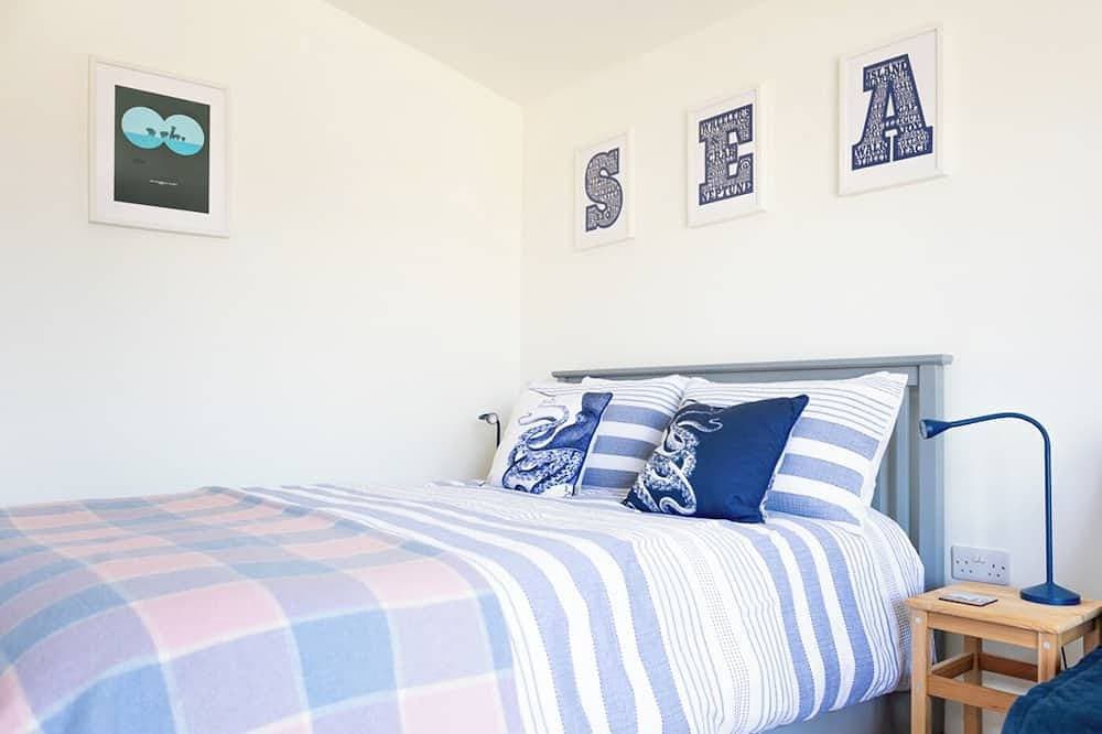 Foto 3 von 17: Pear Tree Cabin provides a wonderful base for exploring Whitstable and the surrounding area, celebrating special occasions, or visiting friends and family. Enjoy the local cusine and stroll back to your comfy cabin to watch the sunset.