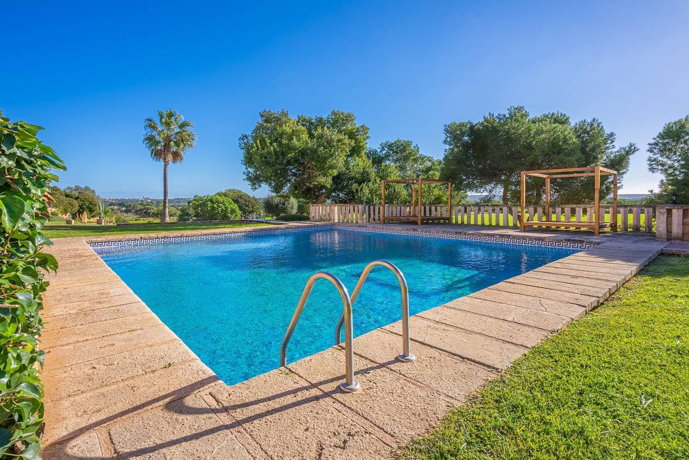 Foto 3 von 22: Ferienwohnung "Es Turo d'Eivissa" mit Pool, WLAN, Terrasse & Garten