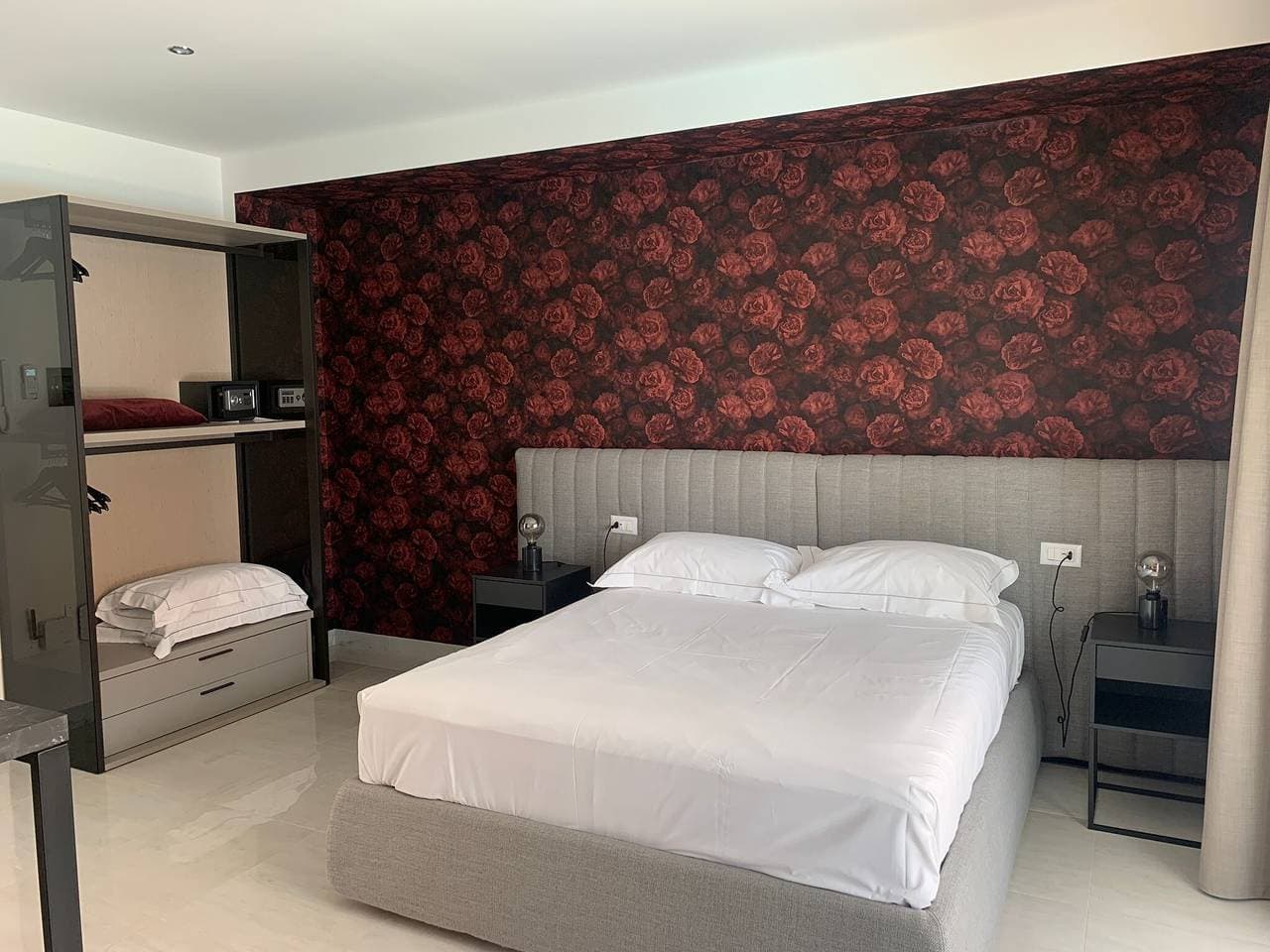 Foto 13 von 18: Studio "Residenz Meridian Unità 3" in Strandnähe mit Bergblick, Pool & WLAN