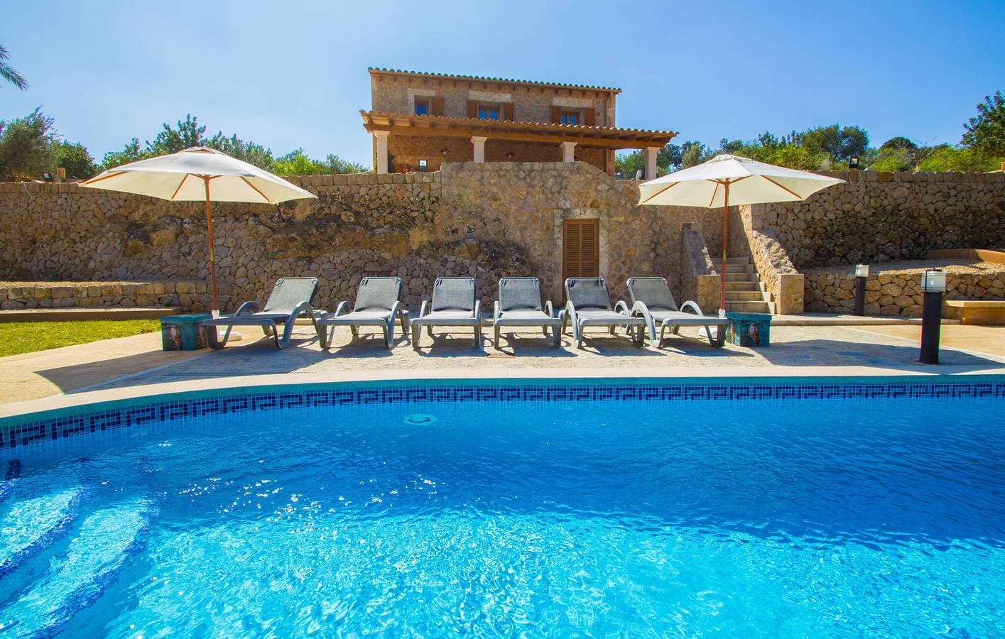 Foto 8 von 46: Sonniges Apartment mit Pool und Terrasse - nahe der Stadt