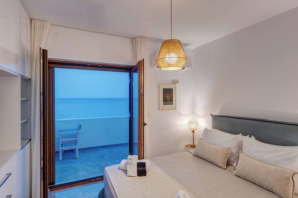 Foto 4 von 30: Villa Marelia - Waterfront Villa in Syros
