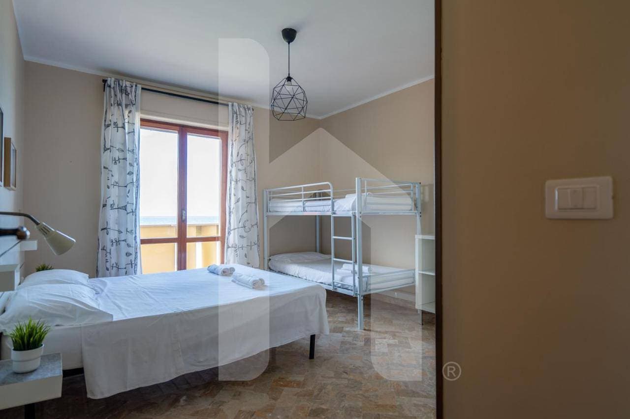 Foto 13 von 27: Two-Bedroom Apartment with Balcony and Sea View