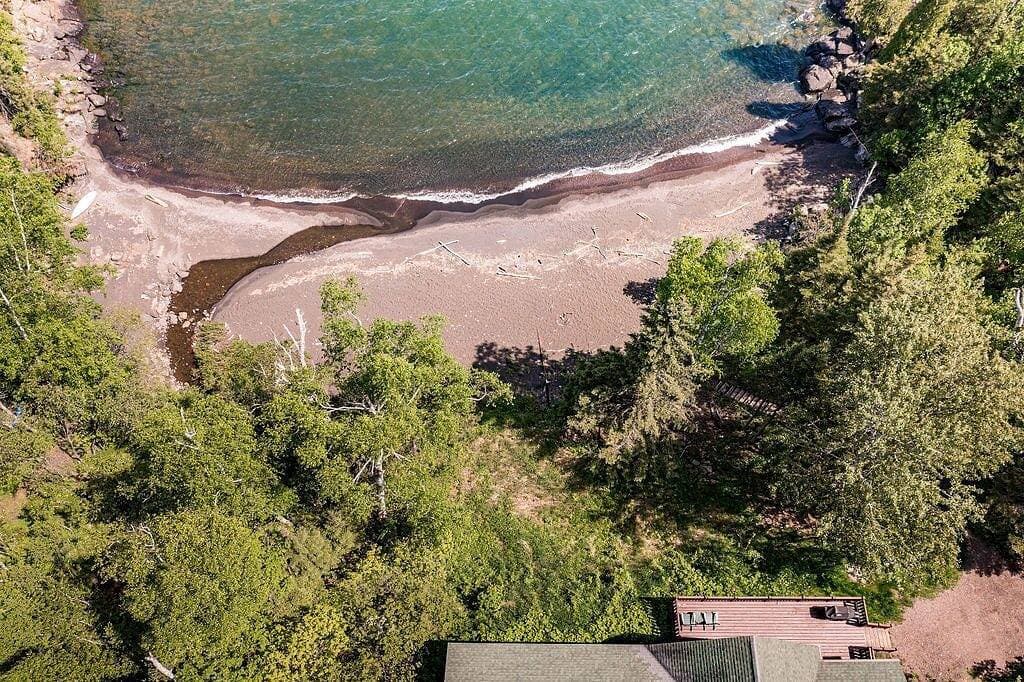 Foto 10 von 27: Romantischer privater schwarzer Sandstrand nur für Hütten am Lake Superior (Split Rock)