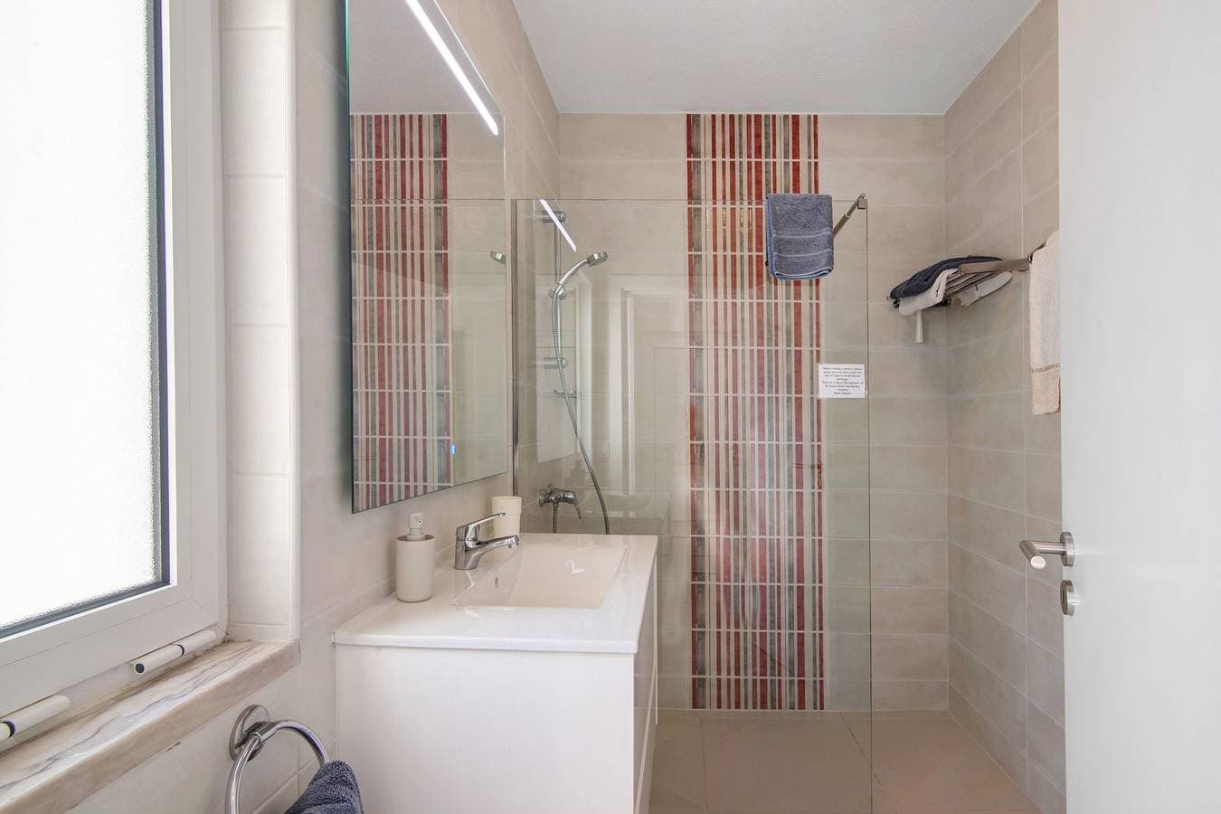 Foto 11 von 23: Ferienhaus 'Townhouse Ramas' mit Meerblick, WLAN und Klimaanlage