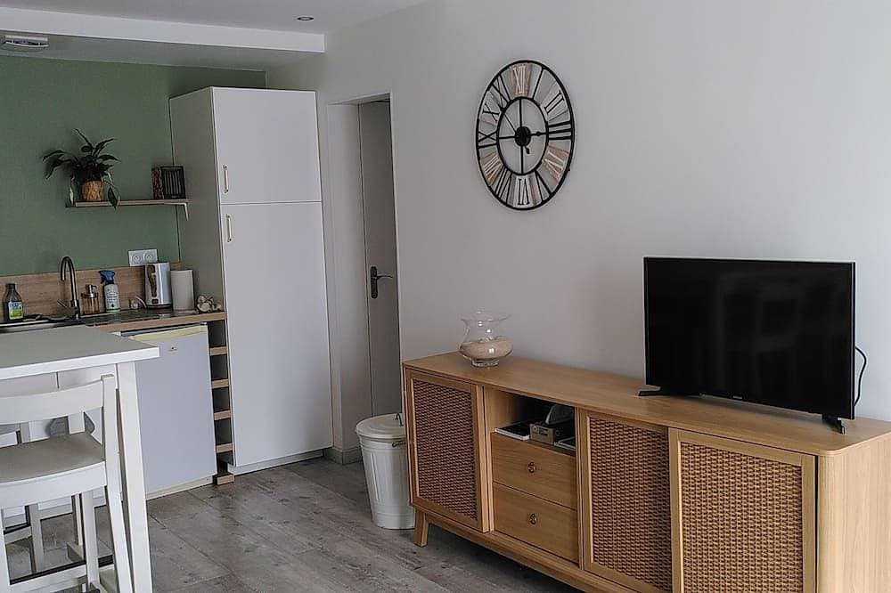 Foto 9 von 18: 2-Bedroom Apartment \"Nid Serein,\" with a garden, parking, everything within walking distance, near downtown, the harbor, and the beach