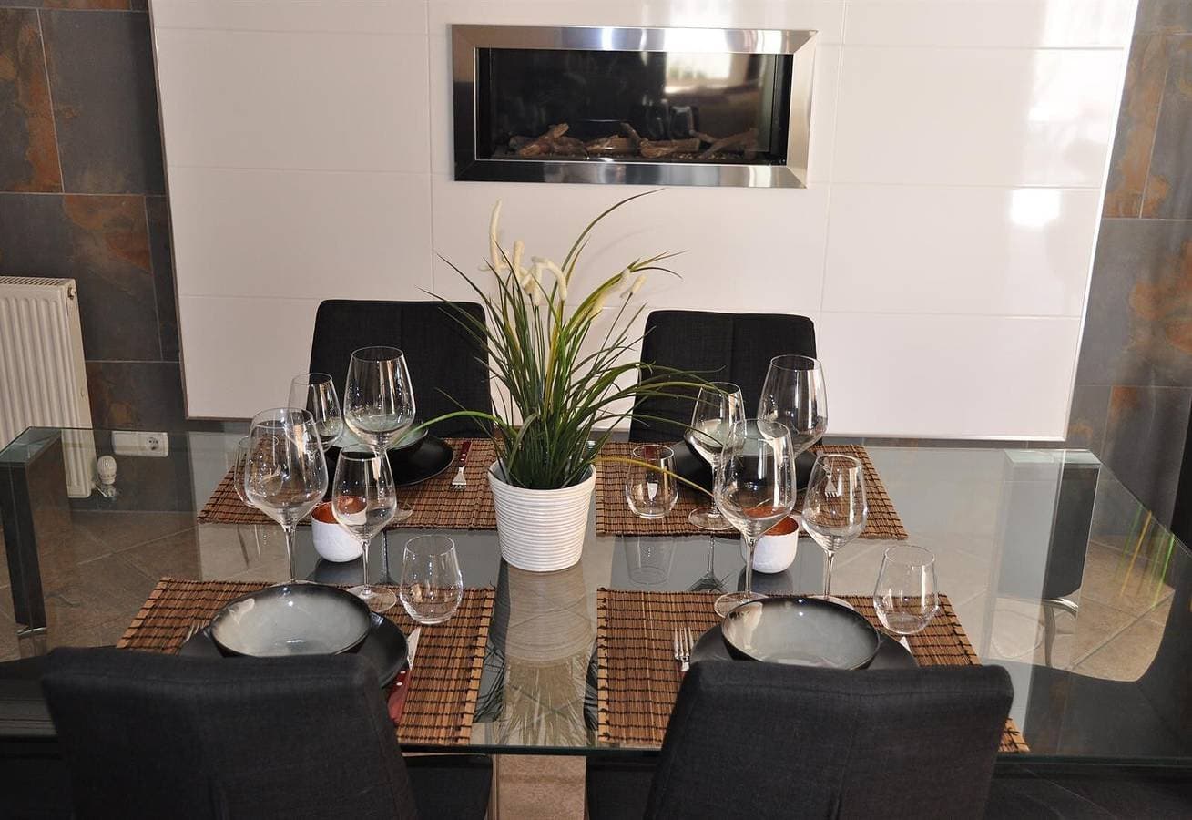 Foto 12 von 41: Villa mit privatem Pool, Terrasse, Klimaanlage und WLAN
