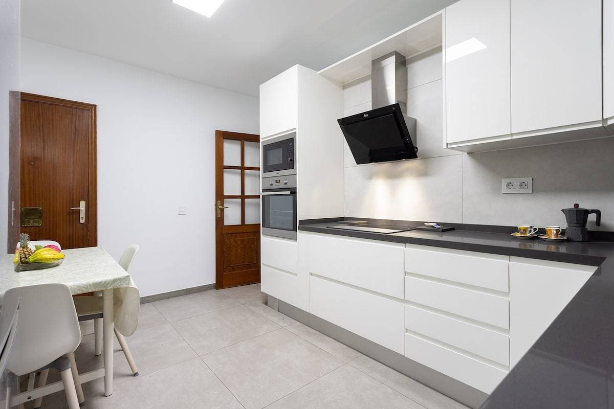 Foto 11 von 48: Ferienwohnung für 8 Personen mit Terrasse
