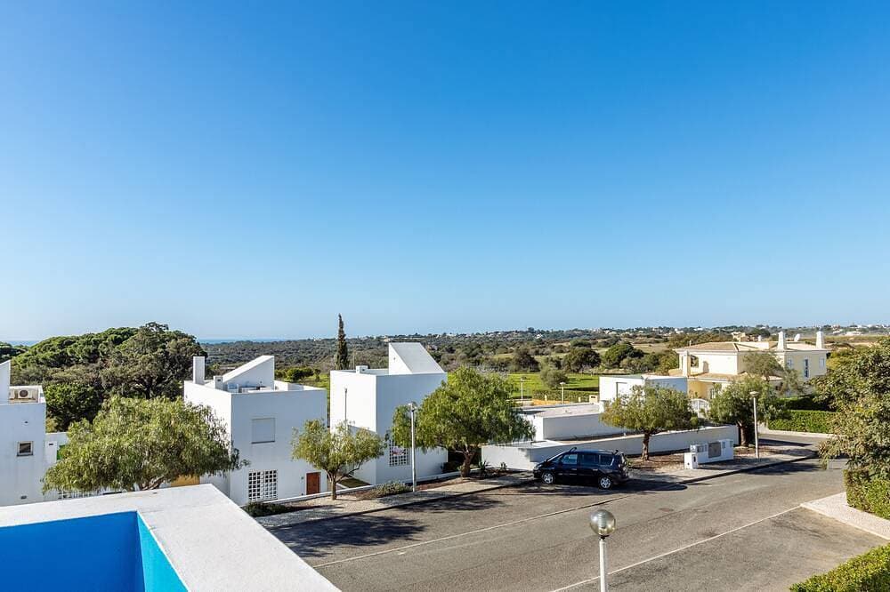 Foto 12 von 19: Schönes Ferienhaus mit Pool und Meerblick