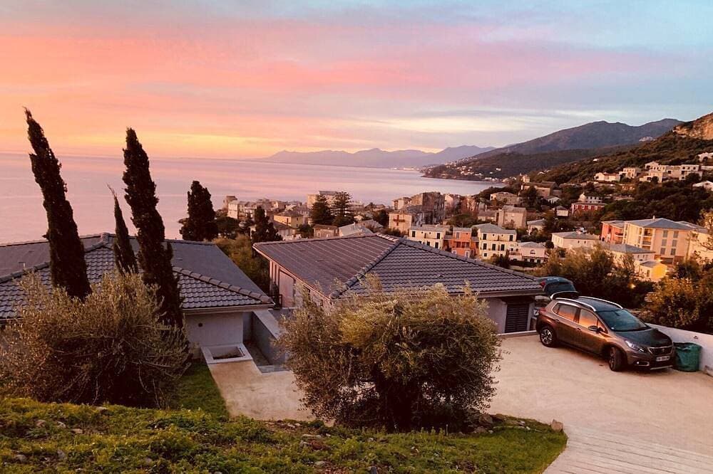 Unabhängige Villa - 2 Südterrassen - Außergewöhnlicher Meerblick - 5 Minuten vom Strand entfernt 1