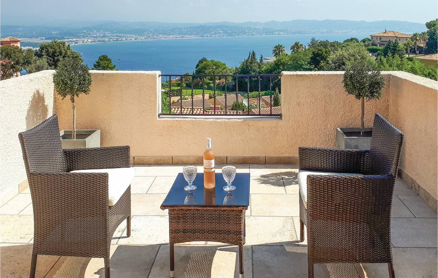 Foto 8 von 34: Appartement am Pool: Terrasse, WiFi, Parkplatz | Strand 700m