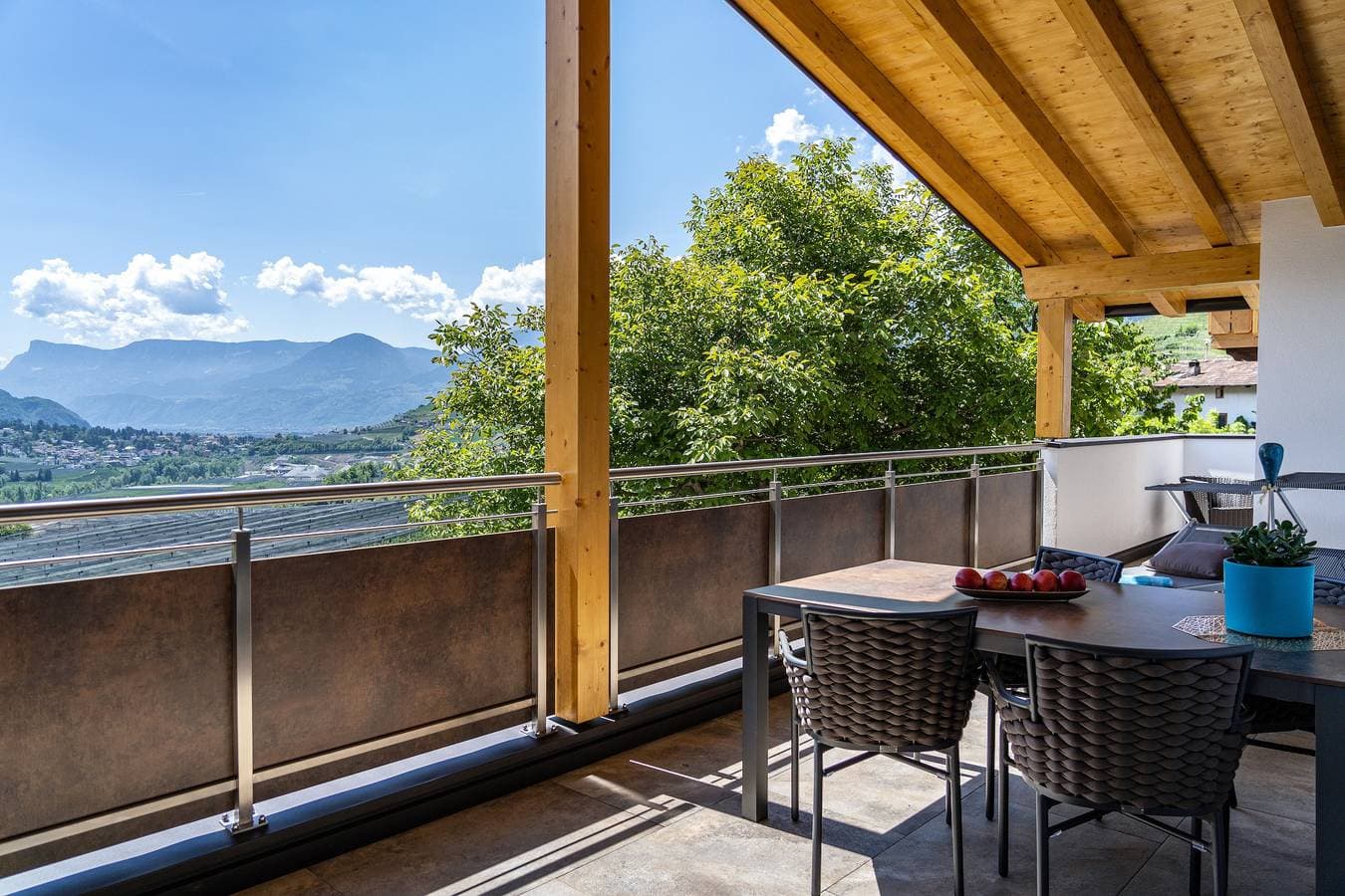Foto 13 von 42: Chalet "Apfel Feld-Hof" mit Whirlpool, Salzwasser Pool und Terrasse