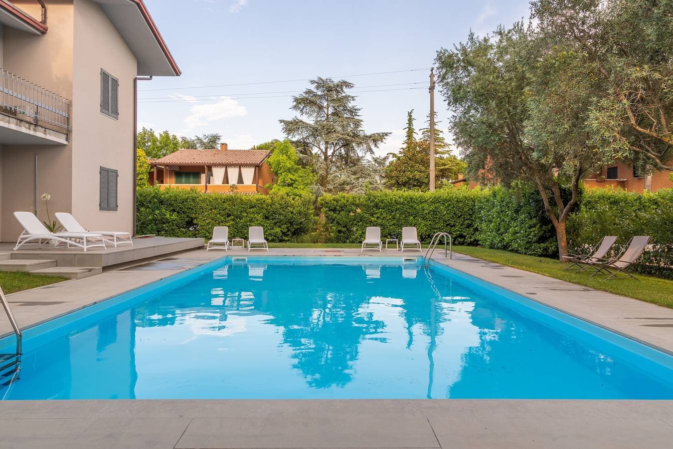 Foto 3 von 27: Moderne Ferienwohnung "Baseventuno 3" mit Pool