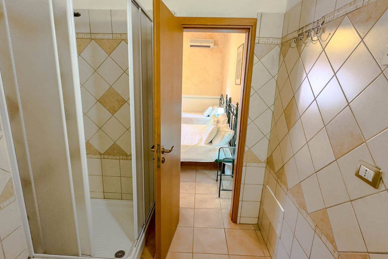 Foto 6 von 12: Su Recreu 'E Mare 204- Dreibettzimmer