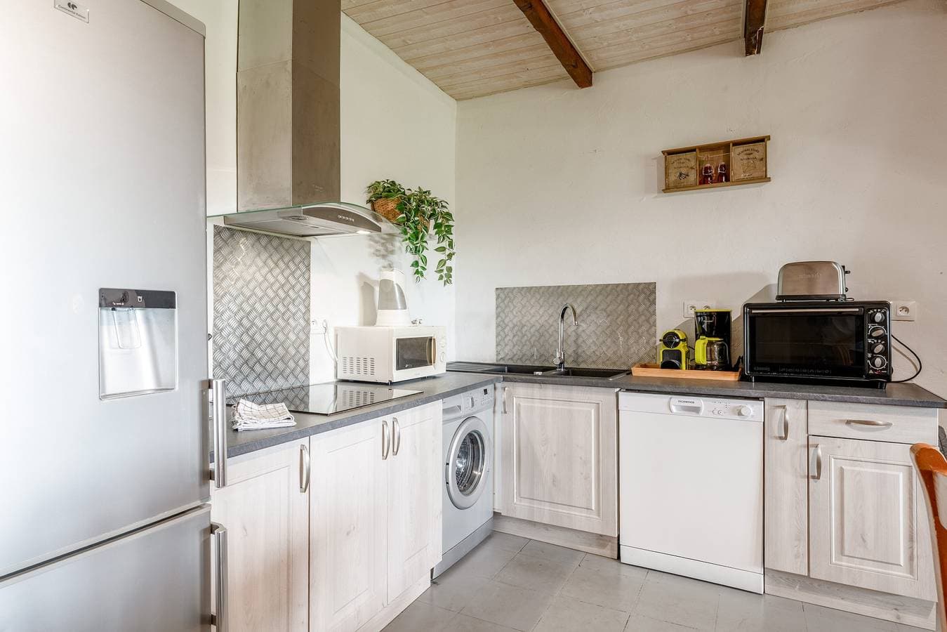 Foto 7 von 26: Gîte Glycine, klimatisiertes Wohn-/Esszimmer – La Bastide St Jacques