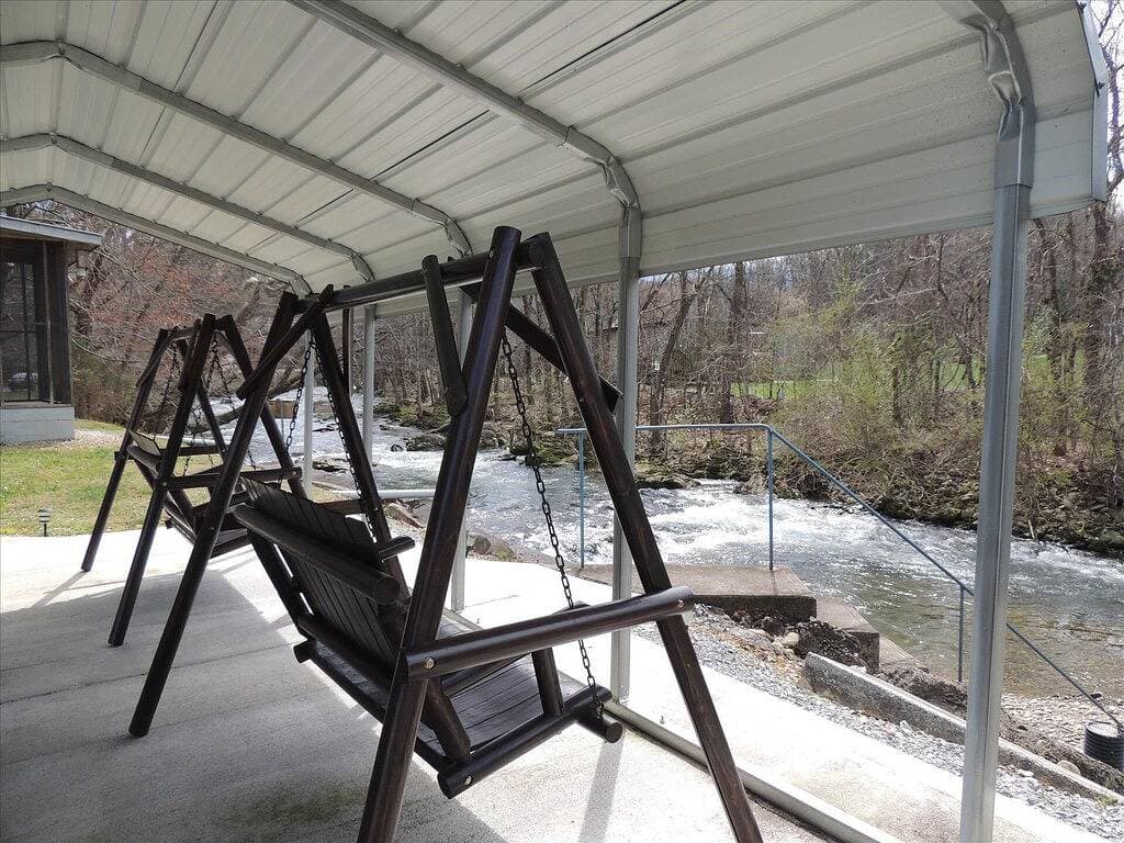 Direkt neben dem Bach - Wasserfall - in Veranda - Whirlpool abgeschirmt 1