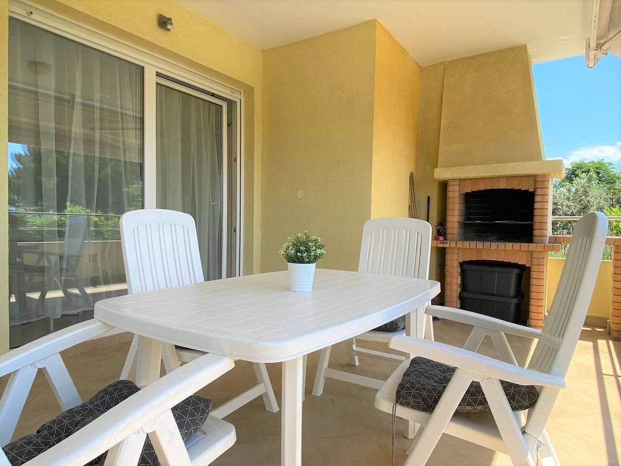 Foto 7 von 36: Haustierfreundliche Ferienwohnung Mediterraneo mit privatem Garten & Meerblick