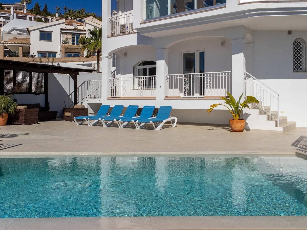 Foto 2 von 35: Luxusvilla mit Jacuzzi.