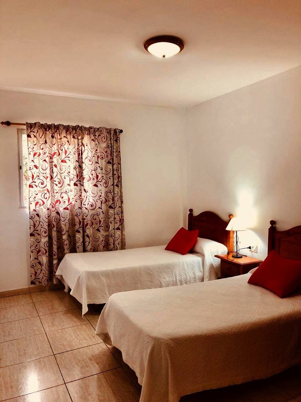 Foto 13 von 38: Ferienwohnung für 10 Personen mit Garten