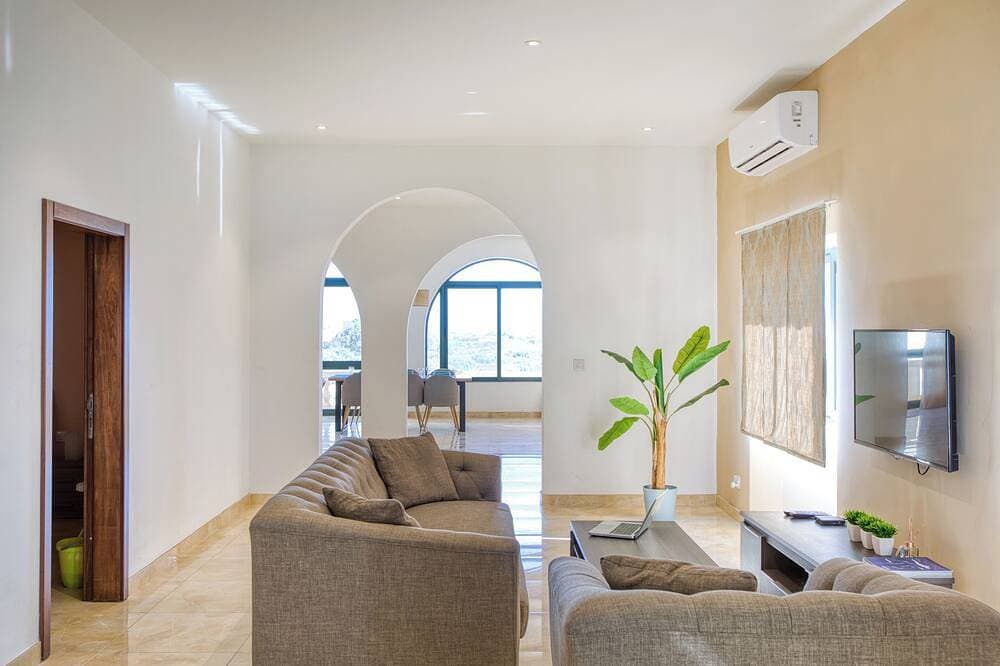 Foto 7 von 30: Moderne, geräumige Maisonette, Tal und Meerblick. Klimaanlage, Wi-Fi.