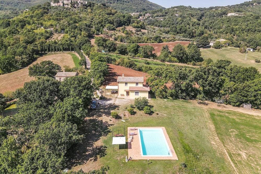 Detached house with private pool 1,5 km from shops and restaurant. AC & Wi-fi 1