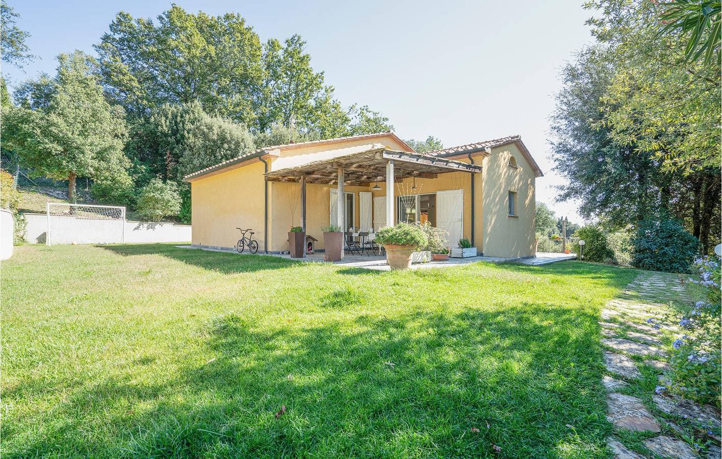 Monteverdi Apartment: Pool, Garten, Küche und Parkplatz 1