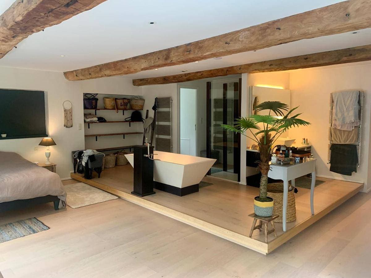 Foto 5 von 56: Six-Bedroom House