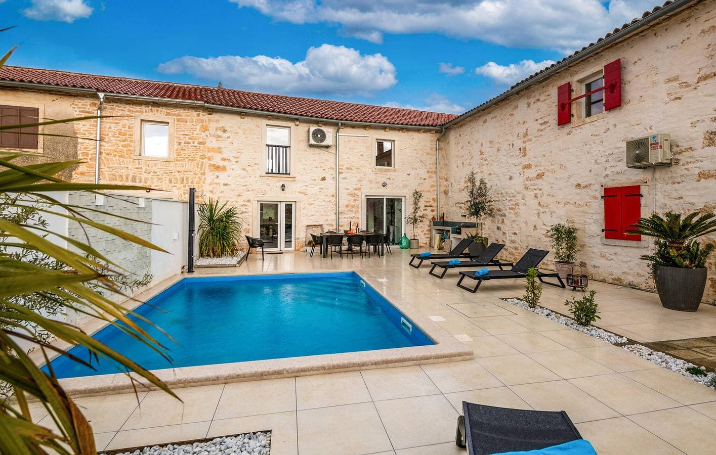 Foto 9 von 24: Gemütliche 100 m² große Ferienwohnung mit Pool, Terrasse und WLAN in der Nähe von Kanfanar