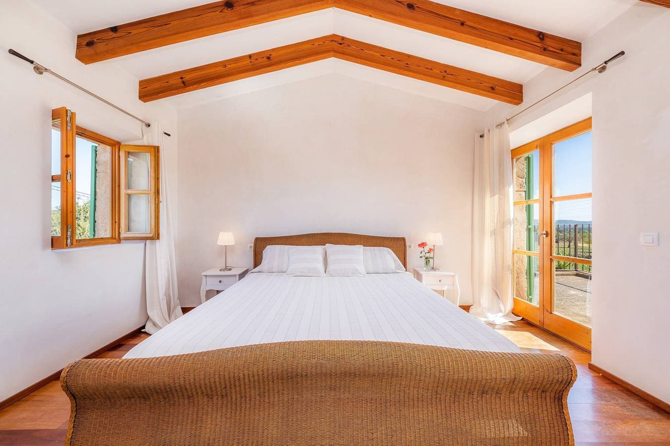 Foto 13 von 27: Ferienhaus Son Frare mit Bergblick, WLAN, Garten, Pool, Balkon und Terrassen; Parkplätze vorhanden