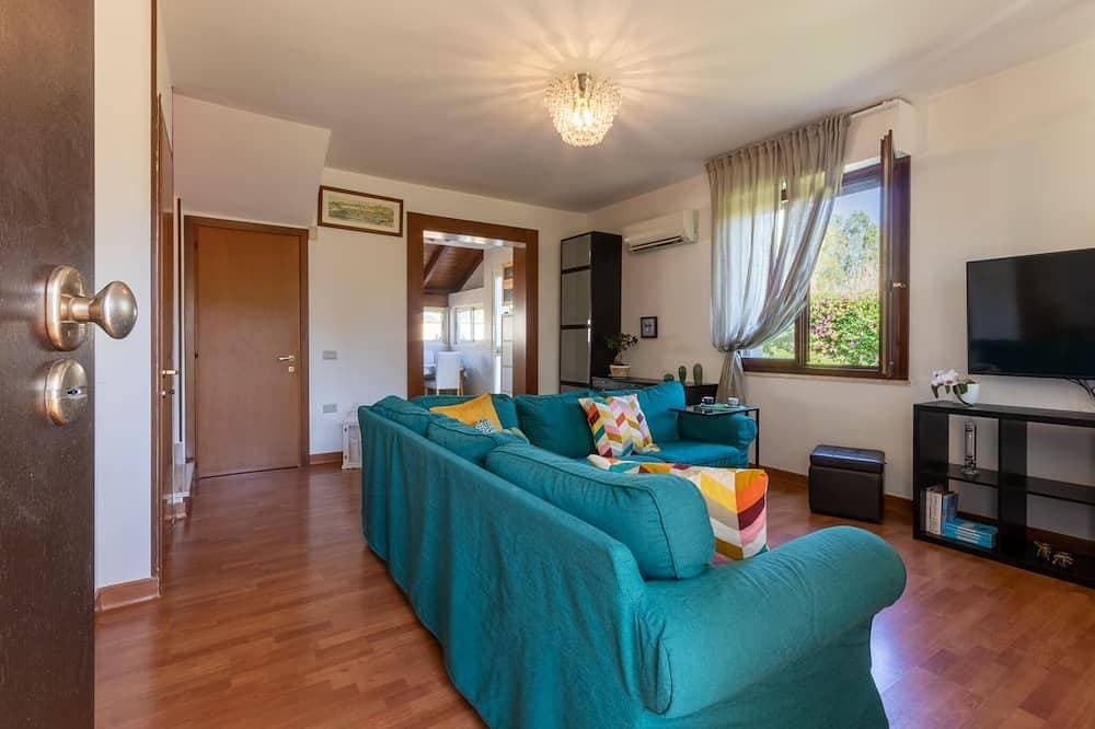 Foto 11 von 30: Villa 300 Meter vom Yachthafen „Marina di Capitana“ entfernt
