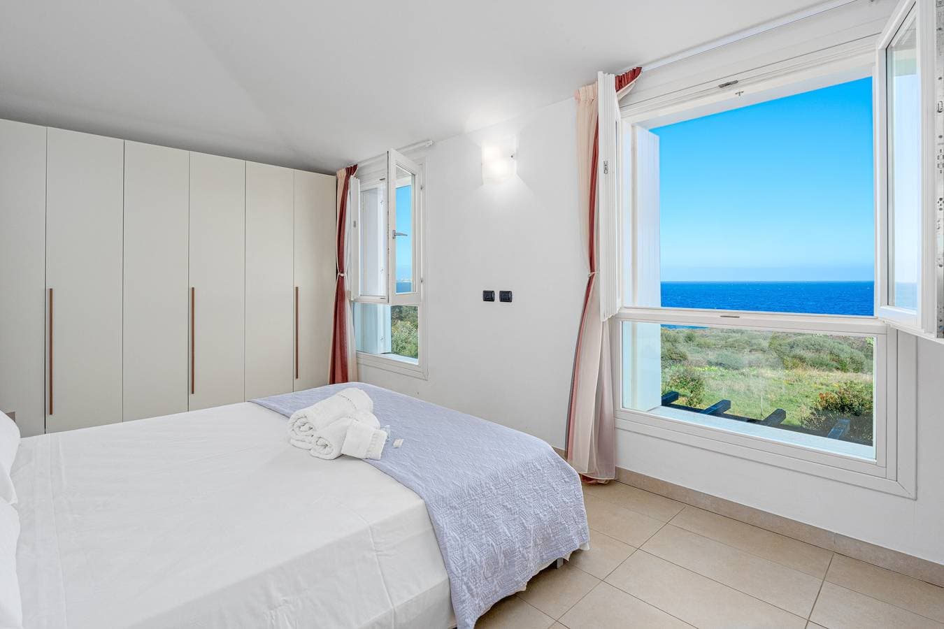 Foto 11 von 34: Ferienwohnung 12A in der Villa Marconi mit Meerblick und Panoramaterrasse