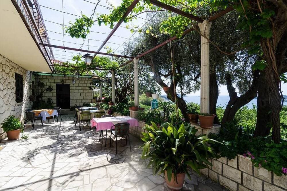Foto 10 von 16: Guesthouse Moretic - Doppelzimmer mit Balkon und Meerblick 5