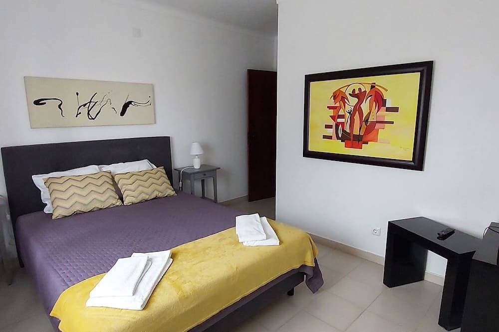 Foto 2 von 28: Apartamento Delfino T2 1