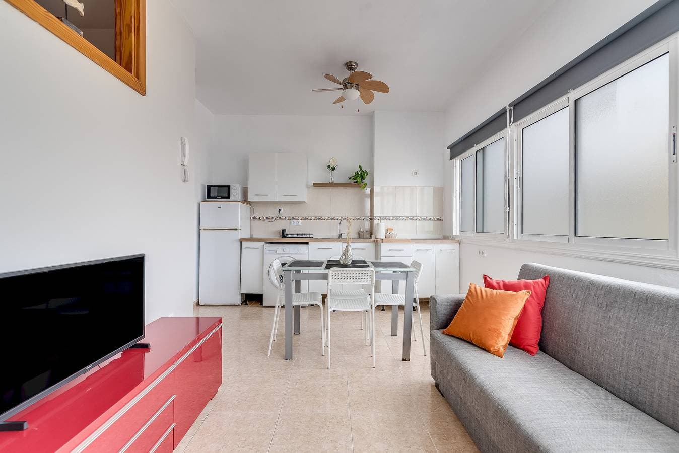 Foto 2 von 30: Ferienwohnung für 4 Personen mit Terrasse