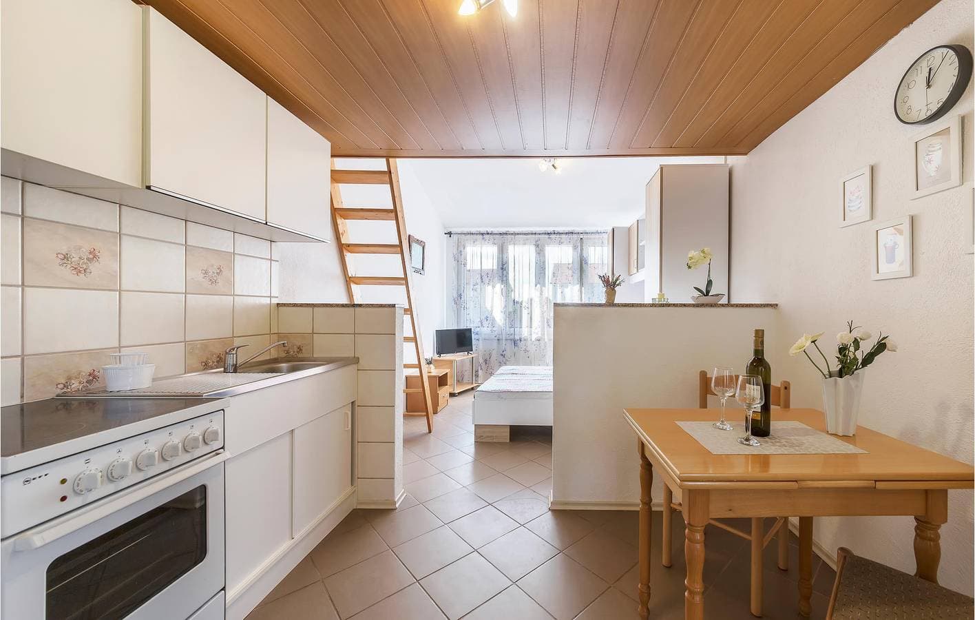 Foto 4 von 23: Gemütliche Ferienwohnung mit Terrasse, WLAN, Klimaanlage und Parkplatz – 2,5 km vom Strand entfernt