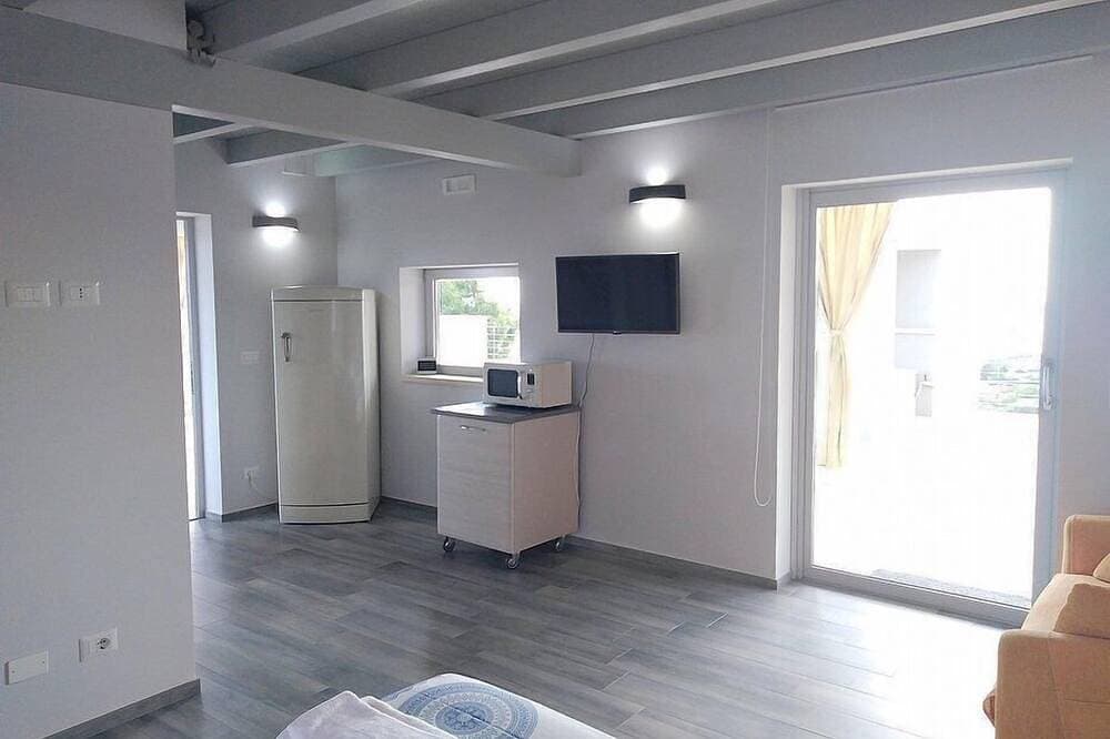 Foto 6 von 30: Villa Eliria C: A graceful studio apartment situated at a short distance from the beach, with Free Wi-Fi.