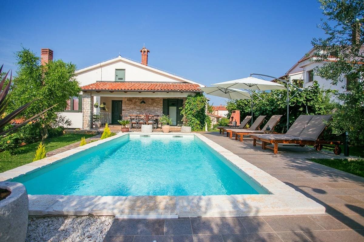 Komfortable Villa Marinela mit Pool und Garten 1
