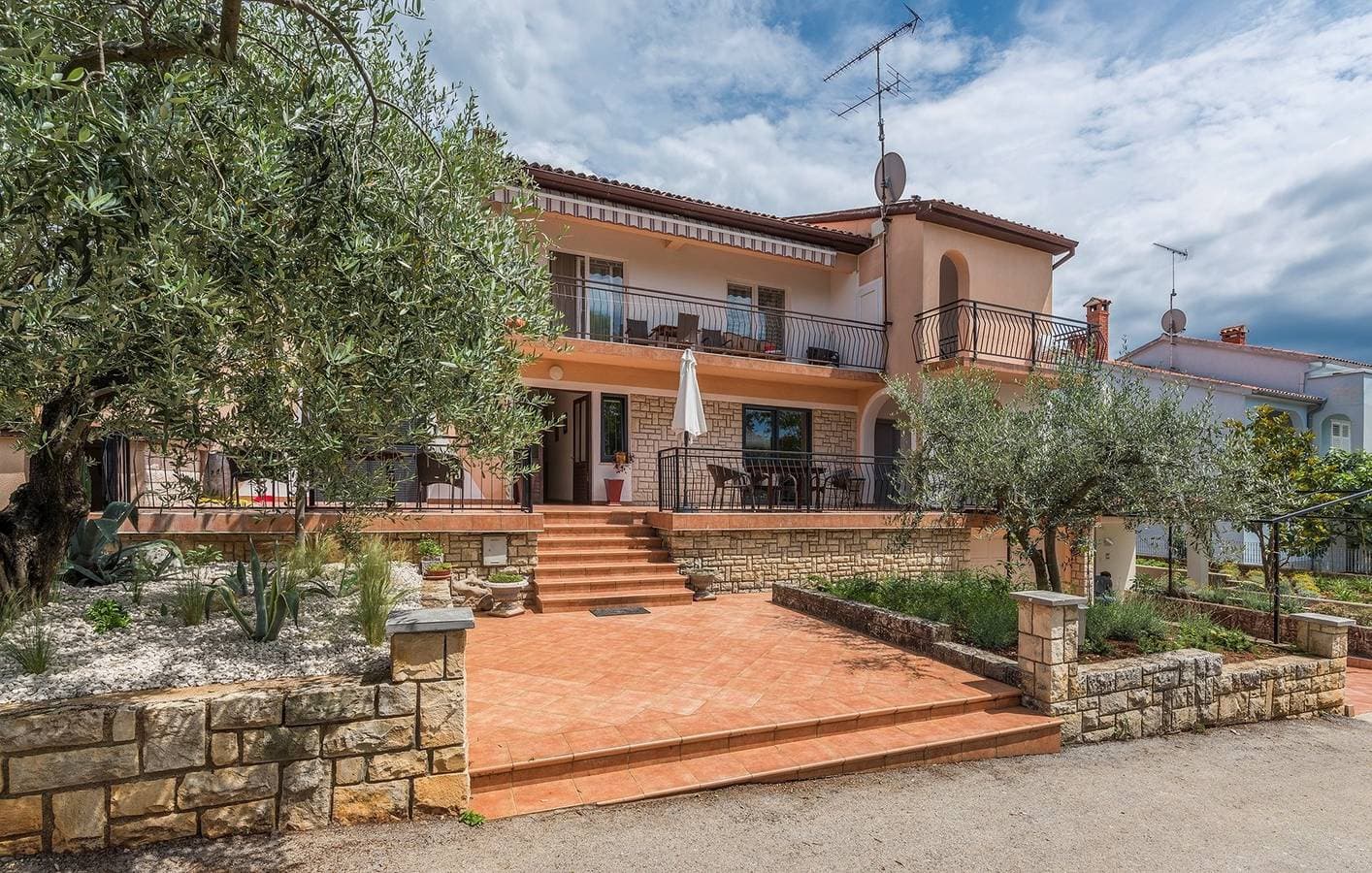 Ferienwohnung Zrnic III mit Balkon
 1
