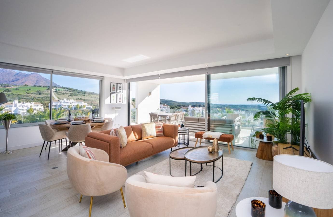 Foto 13 von 52: Stylish 3-Bed Apartment | Alcazaba Lagoon