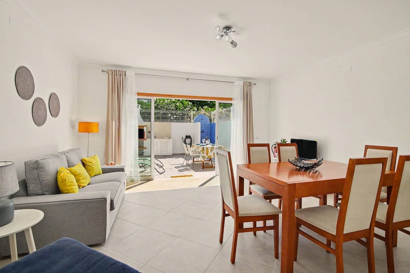 Foto 3 von 25: Ferienhaus „Lemon Tree House“ mit privater Terrasse, WLAN und Klimaanlage