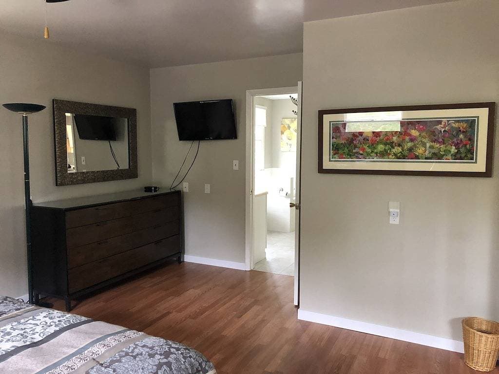Located in the heart of Downtown Saugatuck 1