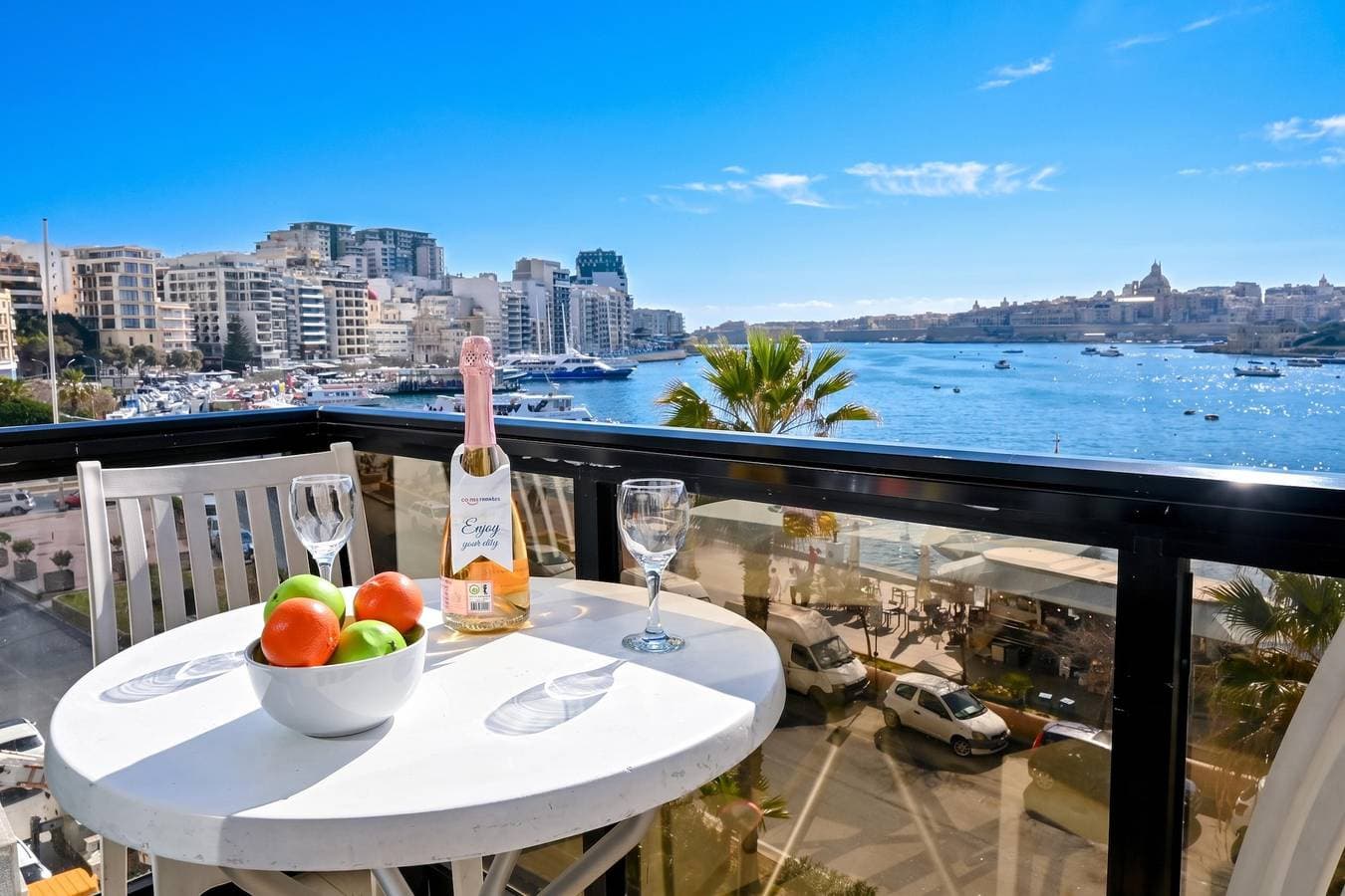 Foto 6 von 32: A Sunny Seaview In Central Sliema