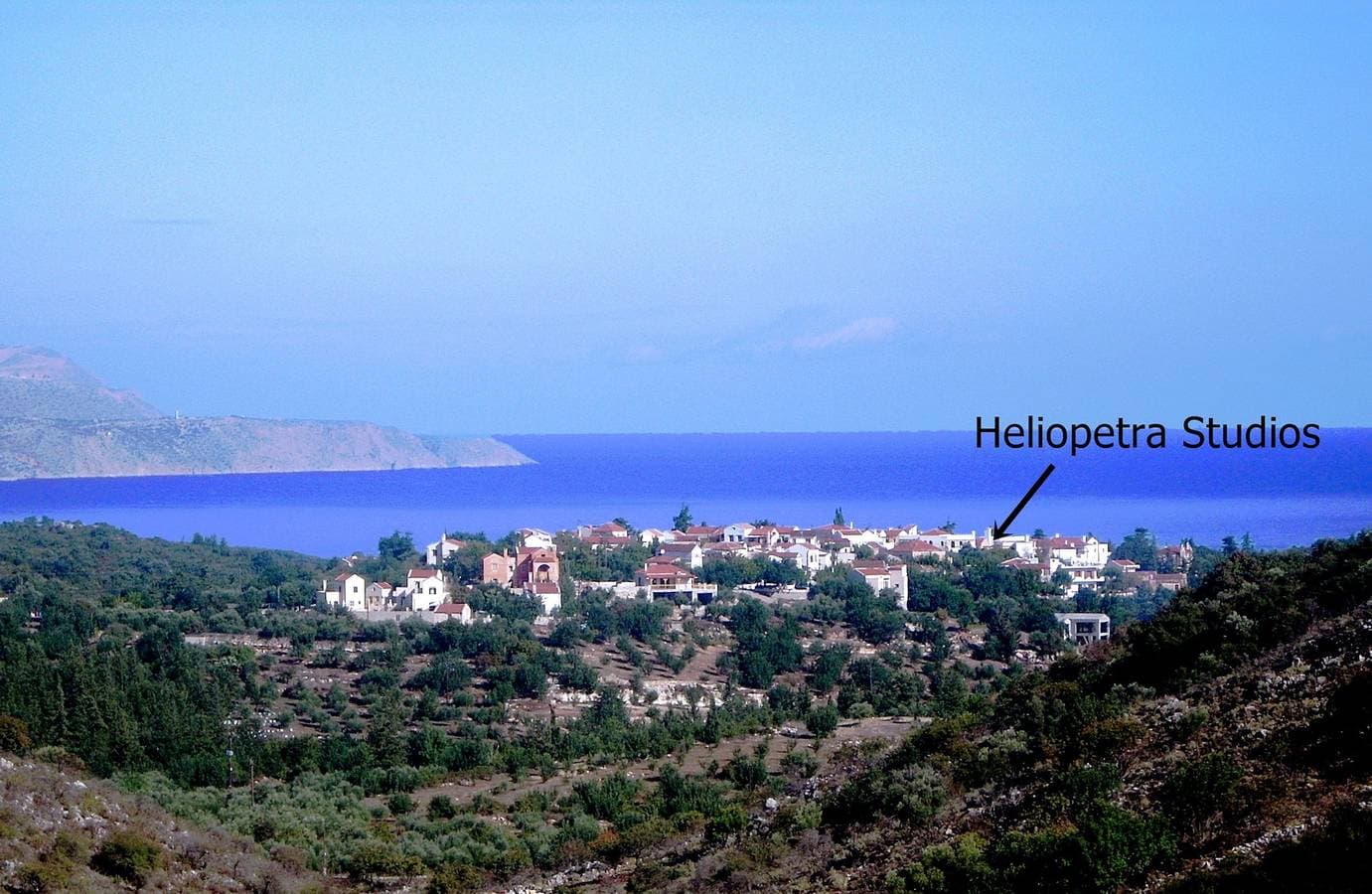 Foto 6 von 22: Heliopetra studios, small village near beaches