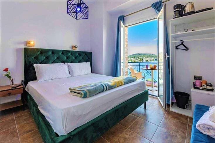 blue Hotel 1