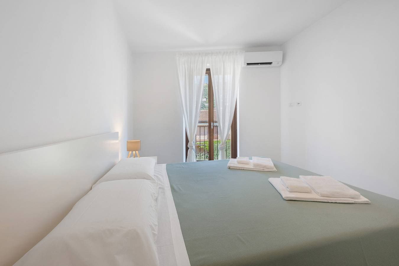 Foto 12 von 25: Ferienwohnung 'Al Casel - Limonaia' mit Seeblick, WLAN und Klimaanlage