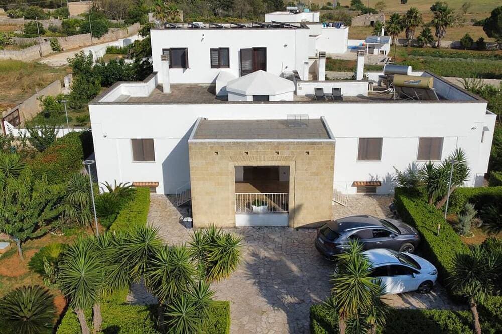Foto 5 von 30: Beautiful villa with Pool&BBQ
