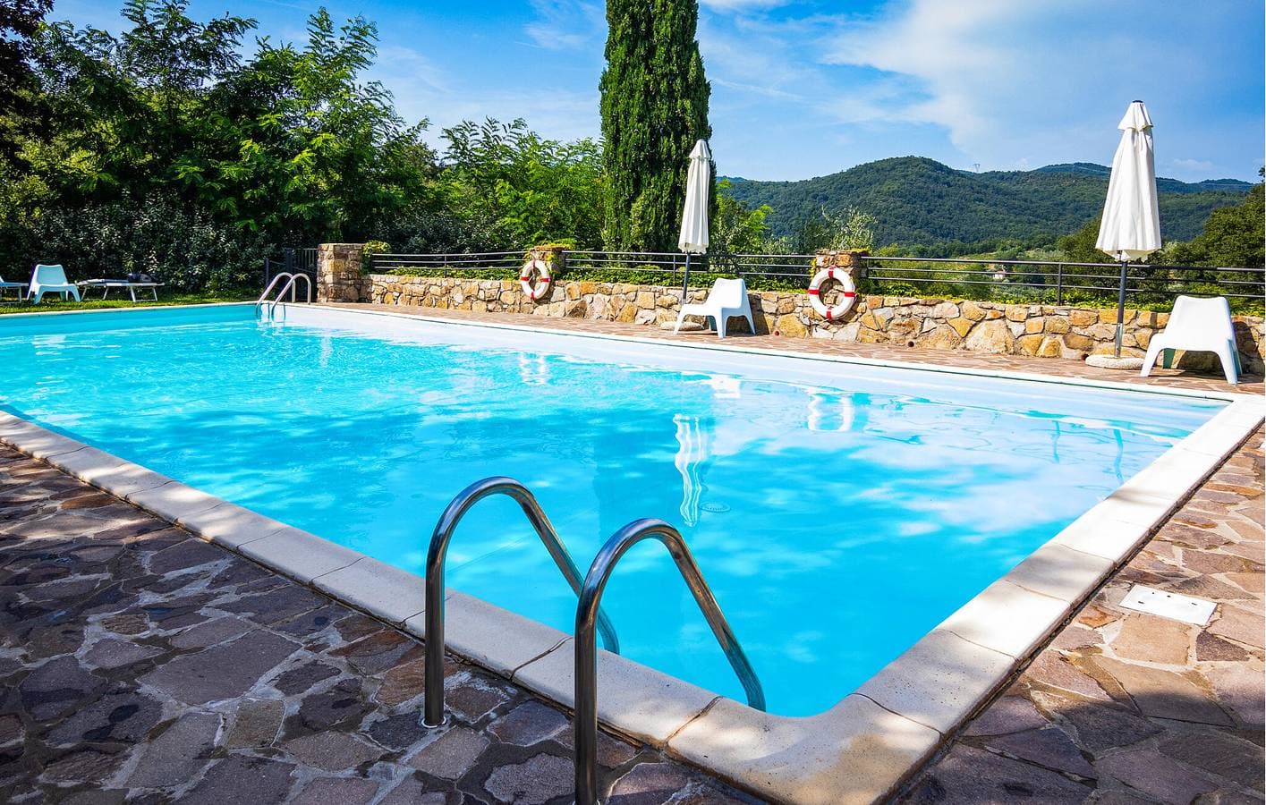 Foto 6 von 15: Gemütlicher Aufenthalt am Pool des Lago di Dudda